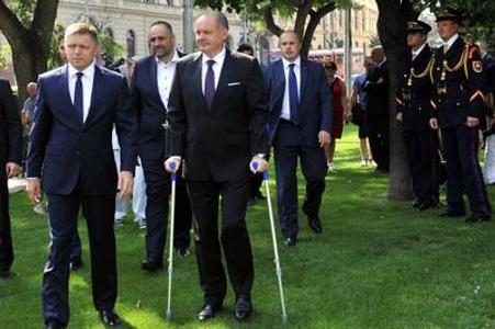 Both PM Fico (L) and President Kiska commented on migrants at the SNP celebrations in Banská Bystrica