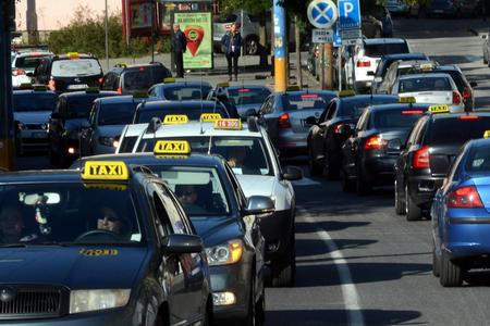 Taxi drivers blocked centre of Bratislava in protest against Uber