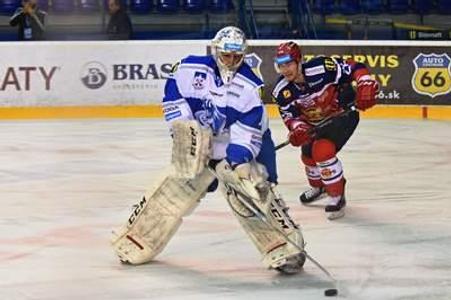 Tickets for ice hockey matches are among the benefits. 