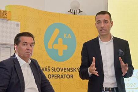 SWAN CEO Miroslav Strečanský (L) and Slovenská pošta CEO Tomáš Drucker present the new mobile operator October 4.  