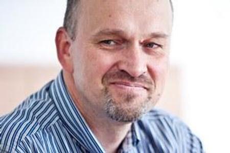A man who revealed military intelligence embezzlement dies