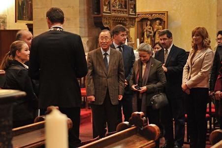 Ban Ki-moon in front of the UNESCO heritage site, altar of Master Pavol of Levoča.