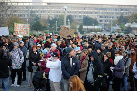 Teachers protest against low salaries