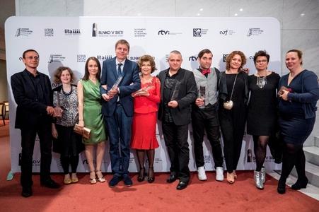 Eva Nová film team with prizes. 