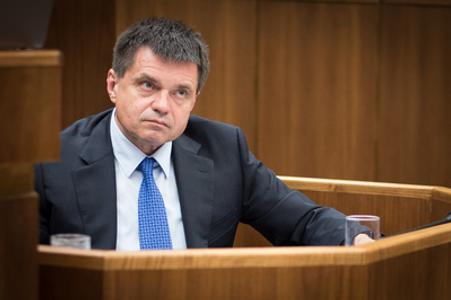Education minister will not be punished