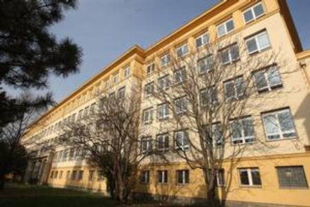 The Spojená škola Novohradská was created through the merger of two schools – Košická Primary School and Jura Hronca Grammar School. The latter was founded in 1959 and today counts both prominent and controversial figures among its alumni.
