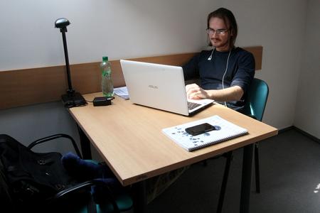 Flexibility is one advantage of online study.