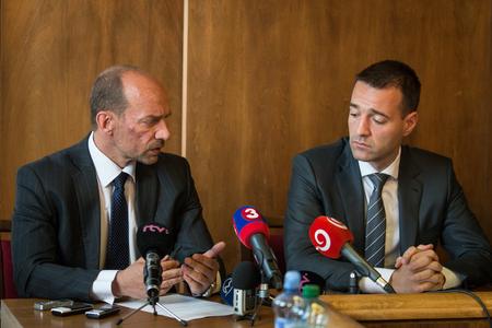 Miroslav Kočan (l) and Health Minister Tomáš Drucker (r)