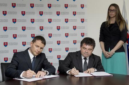 Education Minister Peter Plavčan (C)) and chairman of the board of NFŠ, a.s. Pavel Komorník sign a memo on future contract on completion of the National Football Stadium on May 10, 2016.