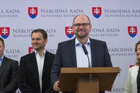 Sulík (C/2nd R) and Matovič (2nd L) announce the establishment of a coalition council. 