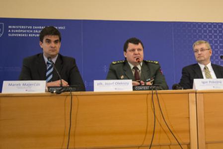 R-L: Head of FAM’s consular department Igor Pokojný, head of Riot Police Department SR Jozef Olekszy and coordinator of fans’ relations of Slovak Football Association Marek Majerčák inform the media about the summer tourist season. 