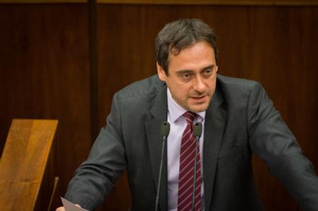 SaS MP Jozef Rajtár during the attempt to oust minister Kaliňák in parliament.