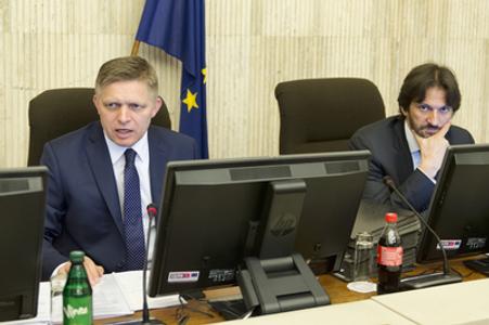 PM Fico with his minister Kaliňák at a cabinet session.