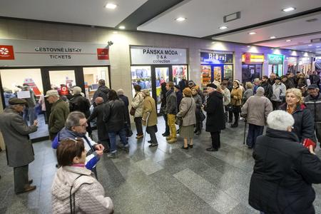 Seniors will have to use special cards for free travel