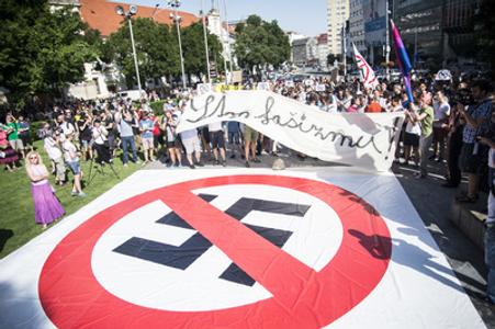 The march aaginst Fascism was more numerous in attendance. 