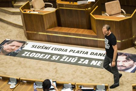 Vote on Kaliňák postponed