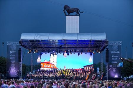 The Viva Europa! concert started impressively.