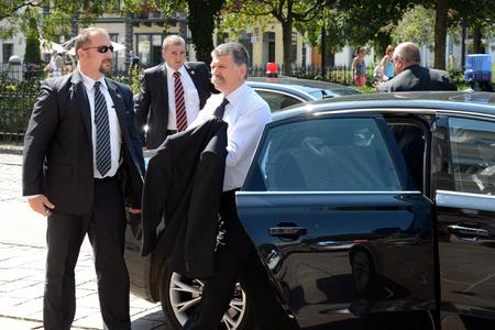 Hungarian Parliamentary Speaker Lázsló Kövér (r)