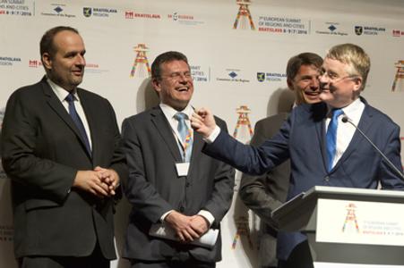 L-R: BBSK governor Pavol Frešo, EC Vice-President Maroš Šefčovič, Bratislava Mayor Ivo Nesrovnal and President of the European Committee of the Regions Markku Markkula