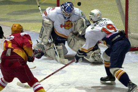 Sivák (L) playing for the Žilina club. 