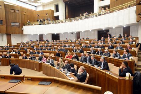 Extraordinary sesison of parliament was finally opened at 11:00 on February 11.