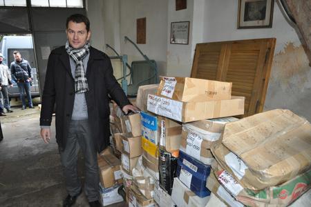 Matovič hands over 60 boxes of documents