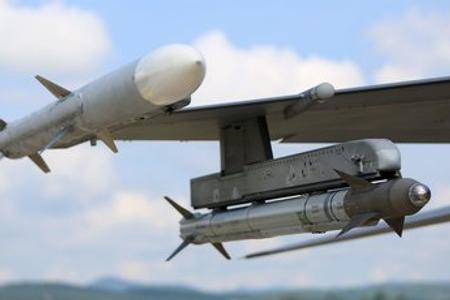 L-R air-to-air missiles AIM 120 Amraam and AIM 9 Sidewinder hanging from US fighter plane A-10C Thunderbolt during the Slovak Warthog 2016 exercise at Sliač, July 27.