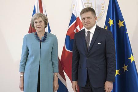 Slovak Prime Minister Robert Fico with his British counterpart Theresa May