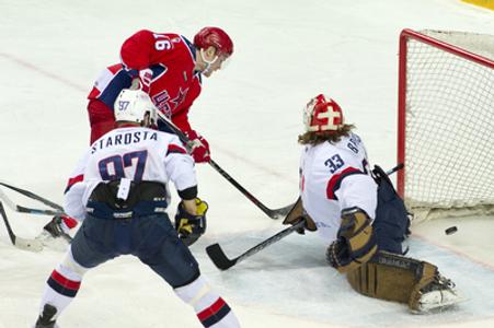 Geoff Platt (in red) scored the second CSKA goal (Slovak goalie Barry Brust missing the puck) against Slovak in KHL play-off. 