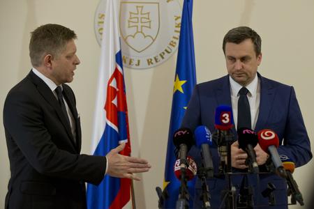 Smer's leader Robert Fico (l) and SNS chair Andrej Danko (r)