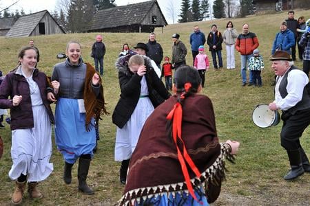 Easter traditions: public violence, or magic of life?