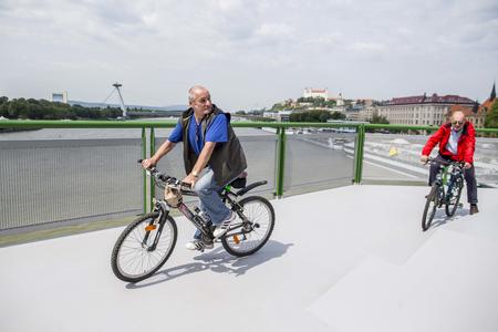 The newly-reconstructed Old Bridge offers excellent possibilities for cycling. 