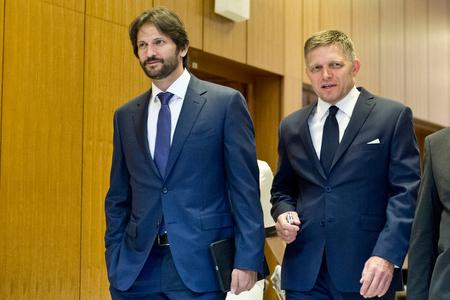 Interior Minister Robert Kaliňák (l) and PM Robert Fico (r)