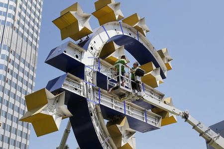 Most Slovaks praise the euro