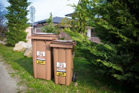 People can choose from two sizes of brown biowaste collection bins.
