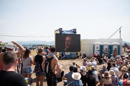 One day after the birth of his son, President Andrej Kiska attended the Pohoda open-air festival, featuring in a discussion. 