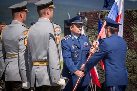 L-R: New Slovak Air Force commander, Ľubomír Svoboda, takes over from his predecessor, Miroslav Korba. 