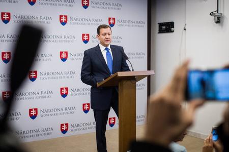 Lipšic gives up his mandate