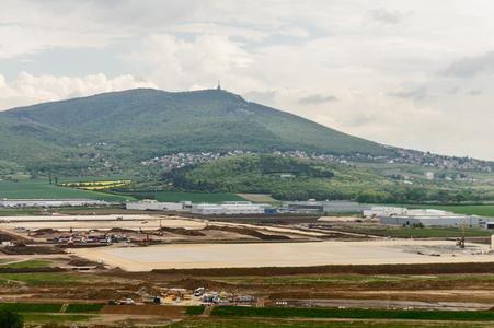 Inspection uncovers illegal employment at Jaguar Land Rover in Slovakia