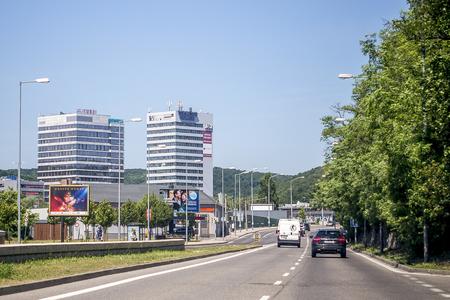 Bratislava and Milan lead race for EU medicines agency, the Financial Times writes