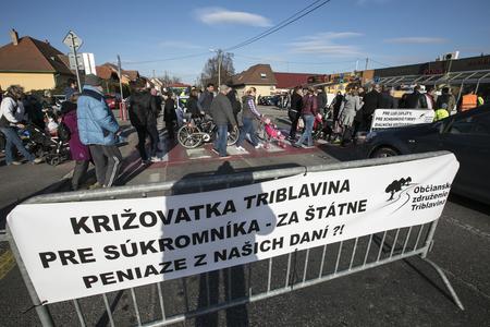 In March 2017, the project of Triblavina junction caused protests in the Vajnory borough of Bratislava. 