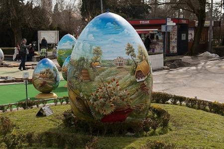 The giant Easter egg is decorated with Slovak motifs.