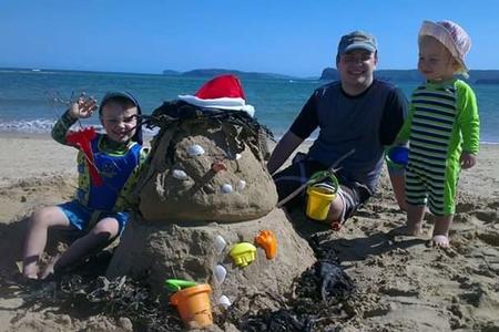 Slovak family in Australia builds a sandman instead of a snowman for Christmas. 