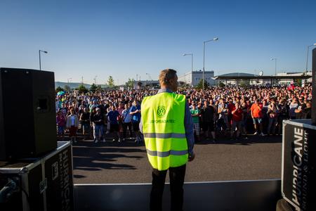 Thousands of people support the VW strike