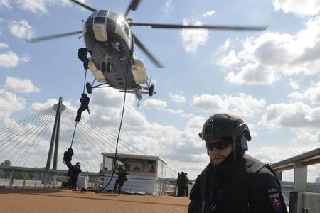Slovaks participate in anti-terrorist exercise in Vienna