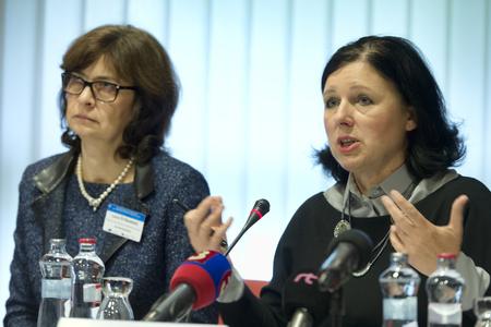 EU Commissioner Věra Jourová (R) and Slovak Justice Minister Lucia Žitňanská 