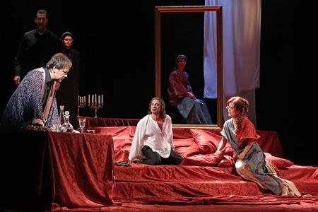 Tosca in State Opera: L-R Šimon Svitok (Scarpia), Paolo Lardizzone (Cavaradossi), Jolana Fogašová (Tosca)