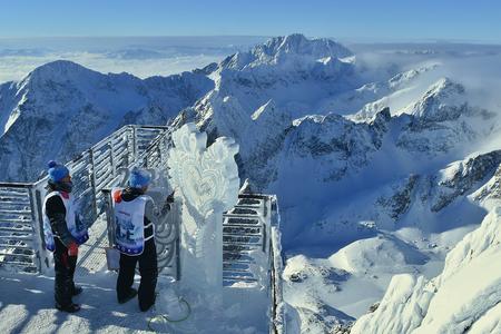 Ice sculptors at Lomnický peak