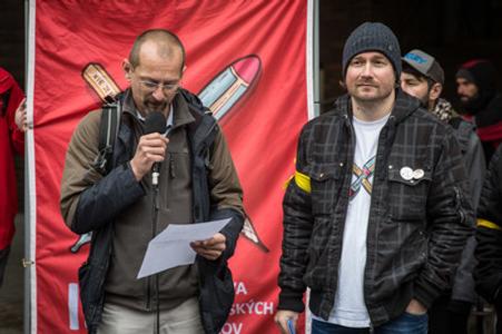 L-R: Head of ISU Branislav Kočan and vice-president of the Slovak Chamber of Teachers Vladimír Crmoman during the march on October 19, 2016.