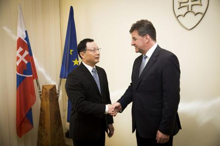 FAM Lajčák: Slovakia respects one-China policy